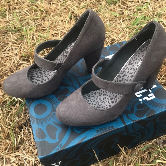 Grey suede heels - Picture 1 of 1
